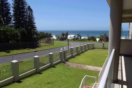 Seaside pet friendly holiday accommodation at Casa Uvongo 103 on the Hibiscus South Coast of South Africa for weekend, July, August, September, October, December school holidays.