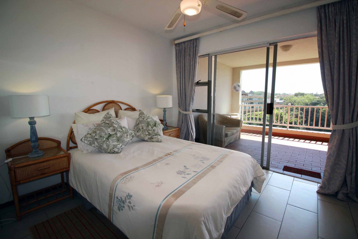Laguna la Crete 70-Swimming pool-tennis courts-Uvongo South Coast KZN selfcatering place to stay
