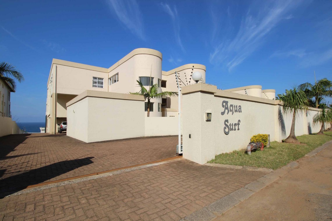 Uvongo South Coast KZN ground floor 6 sleeper luxury apartment - Aqua Surf 1-Exterior
