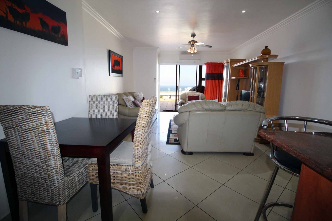 Uvongo South Coast KZN ground floor 6 sleeper luxury apartment - Aqua Surf 1-Dining