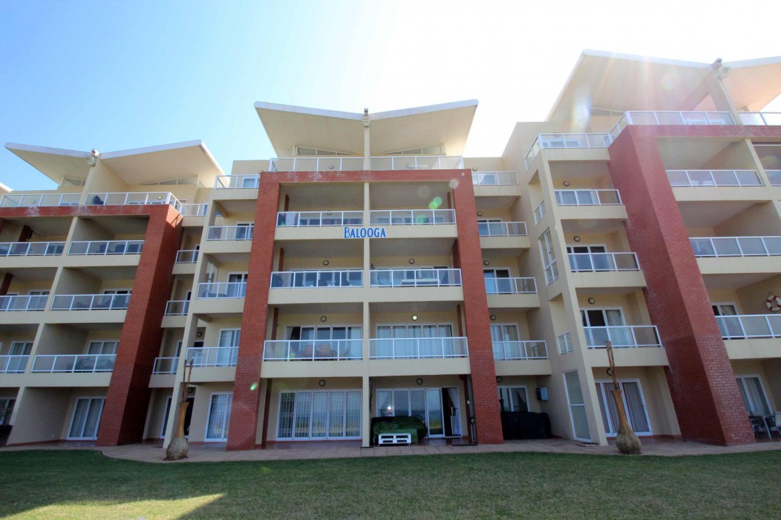 On the Margate seafront South Coast of KZN is Balooga 8. A 7 sleeper lovely seaviews - Building - Happy Holiday Homes