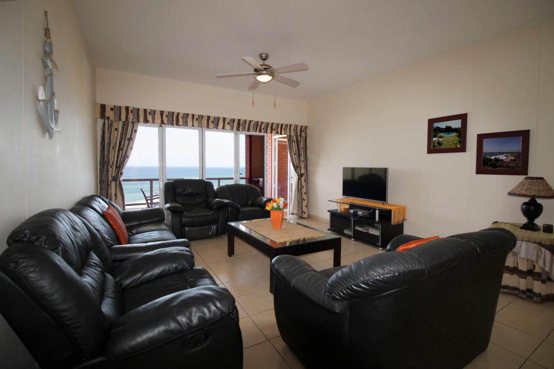 On the Margate seafront South Coast of KZN is Balooga 8. A 7 sleeper lovely seaviews - Lounge - Happy Holiday Homes