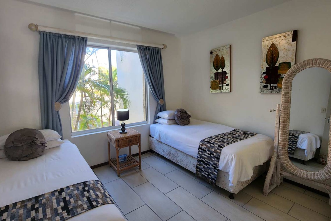 Laguna la Crete 70 - A self-catering place to stay in Uvongo on the South Coast KZN with a swimming pool, tennis courts, air conditioner, dstv and 24 hour security.