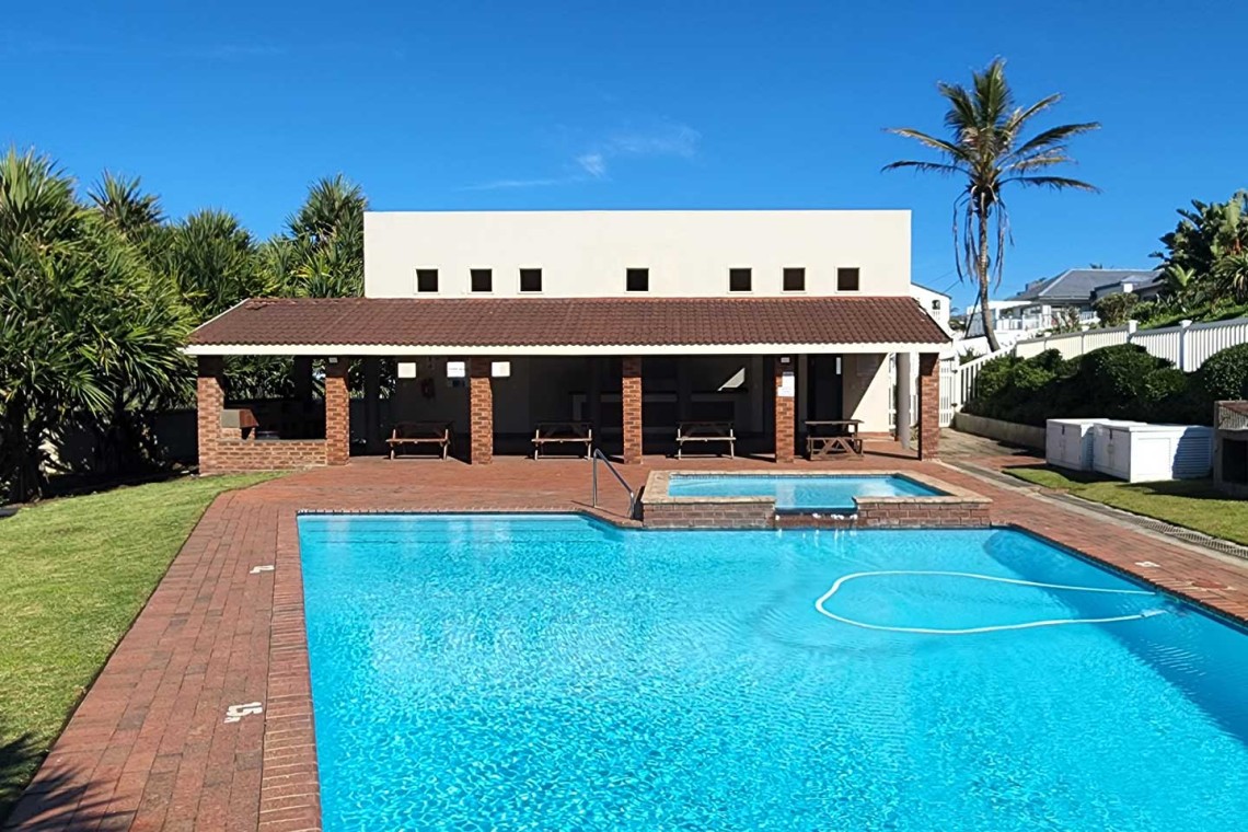 Laguna la Crete 70 - A self-catering place to stay in Uvongo on the South Coast KZN with a swimming pool, tennis courts, air conditioner, dstv and 24 hour security.