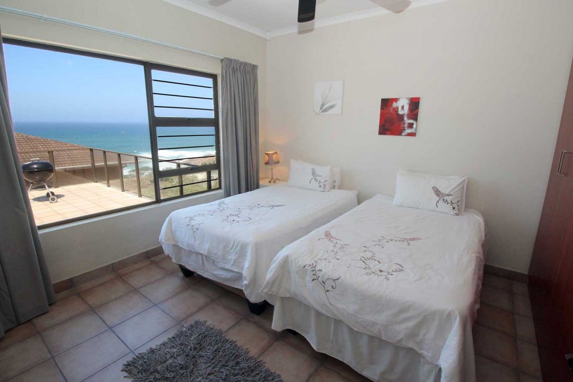 Castaro Beach Lodge - 4 Bedroom 8 sleeper self-catering holiday house in Ramsgate with solar panels and filtered borehole water - South Coast of KZN.