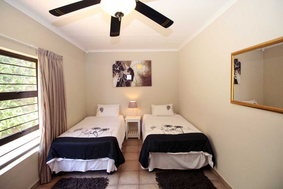 Castaro Beach Lodge - 4 Bedroom 8 sleeper self-catering holiday house in Ramsgate with solar panels and filtered borehole water - South Coast of KZN.