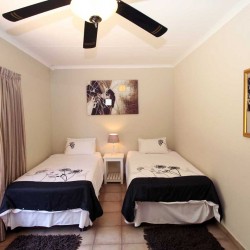 Castaro Beach Lodge - 4 Bedroom 8 sleeper self-catering holiday house in Ramsgate with solar panels and filtered borehole water - South Coast of KZN.