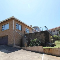 Castaro Beach Lodge - 4 Bedroom 8 sleeper self-catering holiday house in Ramsgate with solar panels and filtered borehole water - South Coast of KZN.