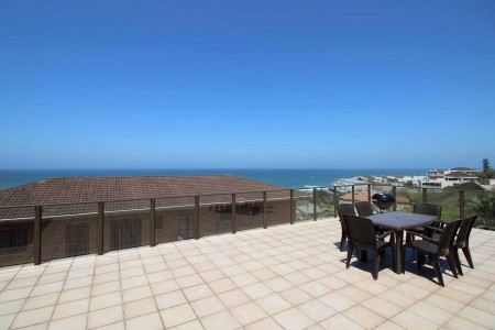 Castaro Beach Lodge - 4 Bedroom 8 sleeper self-catering holiday house in Ramsgate with solar panels and filtered borehole water - South Coast of KZN.