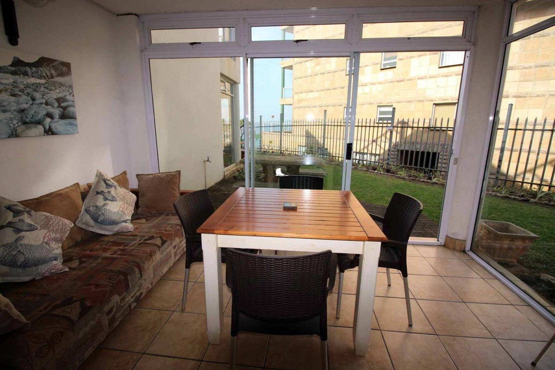 Chesapeake Bay 38 in on the beach in Margate on the South Coast of KZN. The 5 sleeper self-catering holiday flat has tennis courts, pool, coin operated laundry and jungle gym - Happy Holiday Homes - Patio