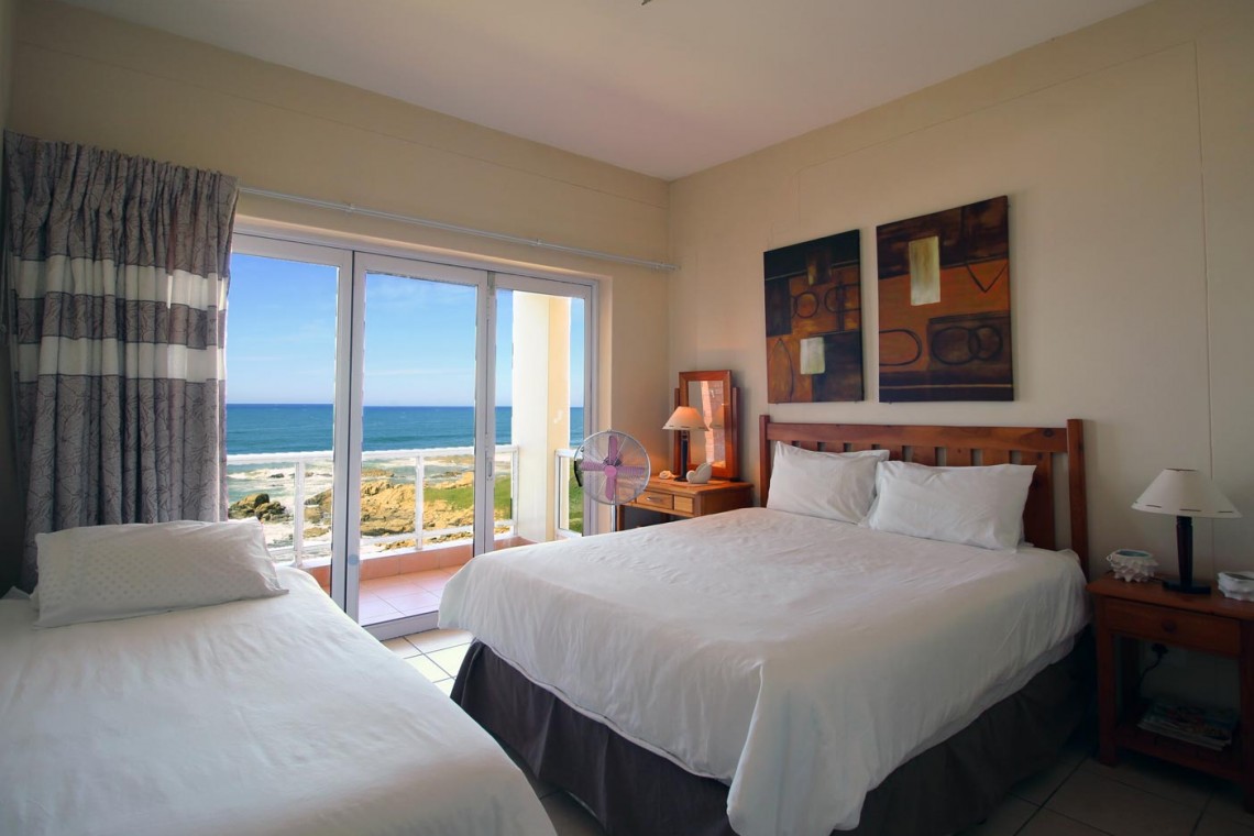 On the Margate seafront South Coast of KZN is Balooga 8. A 7 sleeper lovely seaviews - 2nd Bedroom - Happy Holiday Homes