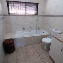 Le Touessrok 32 is a beautiful place to stay on seafront in Ramsgate on the Hibiscus South Coast of KZN.