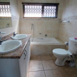 Le Touessrok 32 is a beautiful place to stay on seafront in Ramsgate on the Hibiscus South Coast of KZN.