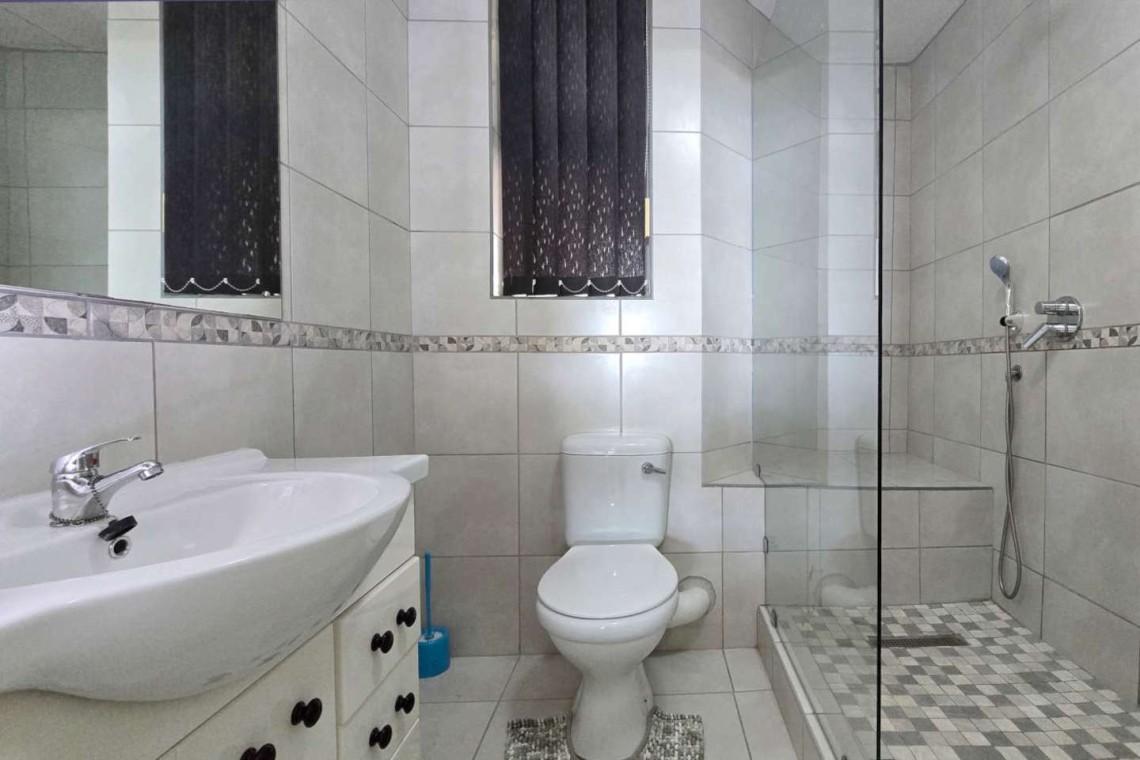 Chardonnay Cabanas 2 is an 8 sleeper, self-catering, seafront holiday home on Uvongo Main Beach.
