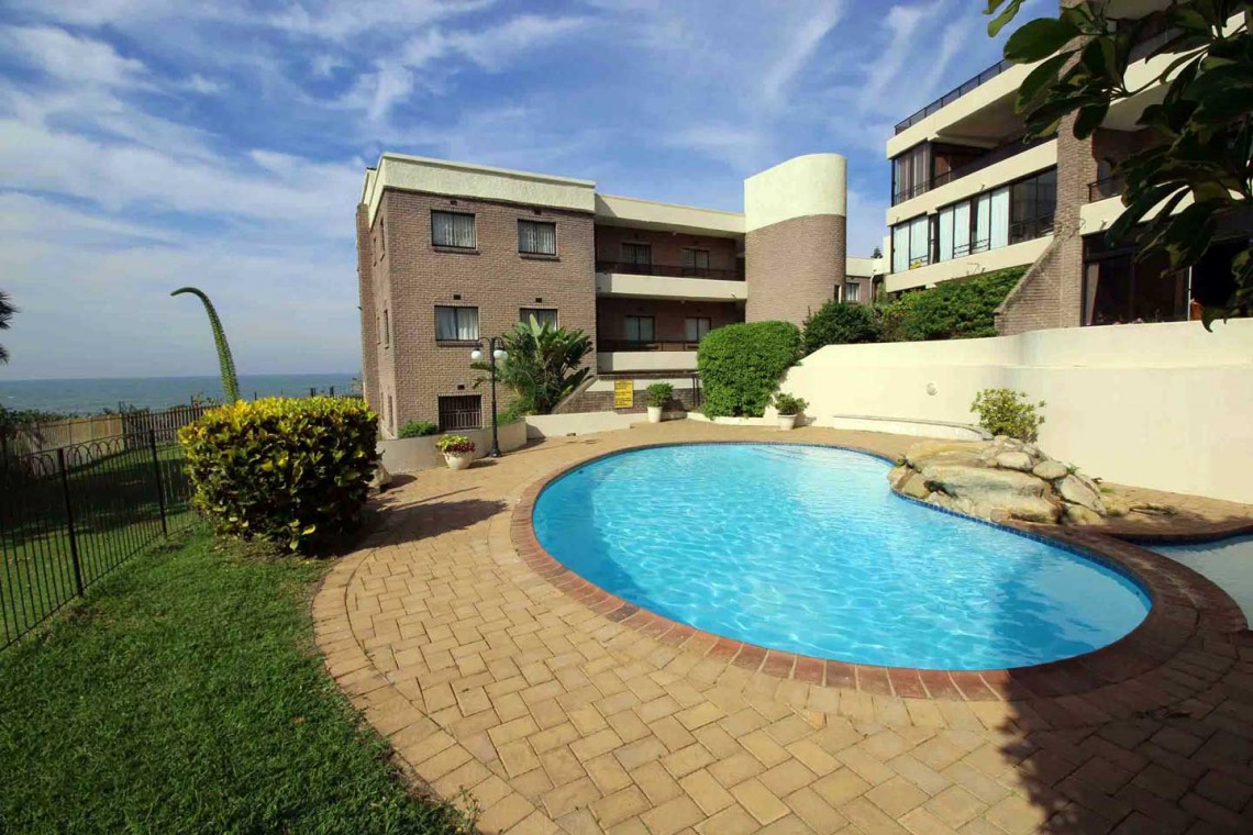 Self-catering holiday home for Easter, July, December or Long weekends to enjoy a beachfront vacation in Uvongo on the South Coast of KZN, South Africa - Summer Rocks 8