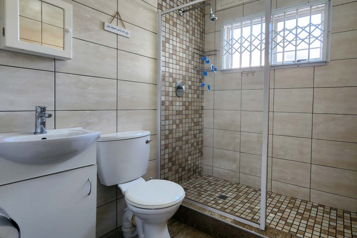 The bathroom of Chesapeake Bay 38. The 5 sleeper self-catering holiday flat has tennis courts, pool, coin operated laundry and jungle gym and is on the beach in Margate on the South Coast of KZN - Happy Holiday Homes