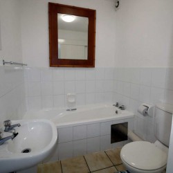 On Margate seafront Chesapeake Bay 22 has tennis courts and a swimming pool - Sleeps 4 guests - South Coast KwaZulu-Natal self-catering Accommodation - Happy Holiday Homes