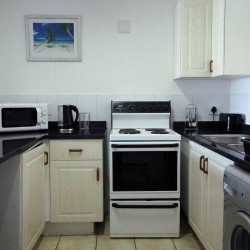 On Margate seafront Chesapeake Bay 22 has tennis courts and a swimming pool - Sleeps 4 guests - South Coast KwaZulu-Natal self-catering Accommodation - Happy Holiday Homes
