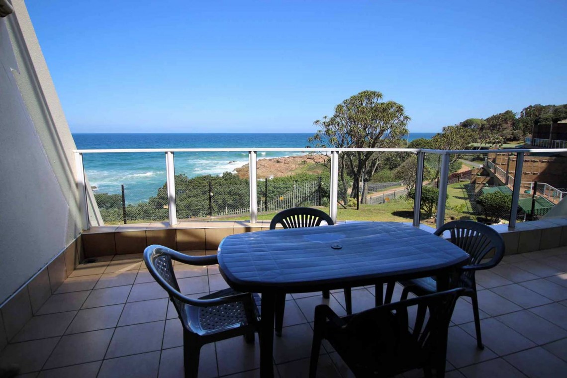 On Margate seafront Chesapeake Bay 22 has tennis courts and a swimming pool - Sleeps 4 guests - South Coast KwaZulu-Natal self-catering Accommodation - Happy Holiday Homes