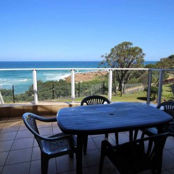 On Margate seafront Chesapeake Bay 22 has tennis courts and a swimming pool - Sleeps 4 guests - South Coast KwaZulu-Natal self-catering Accommodation - Happy Holiday Homes