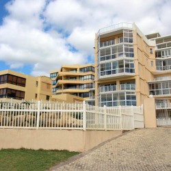 Margate self-catering holiday apartment overlooking the Margate Pier - Mahe 13 sleep 6.