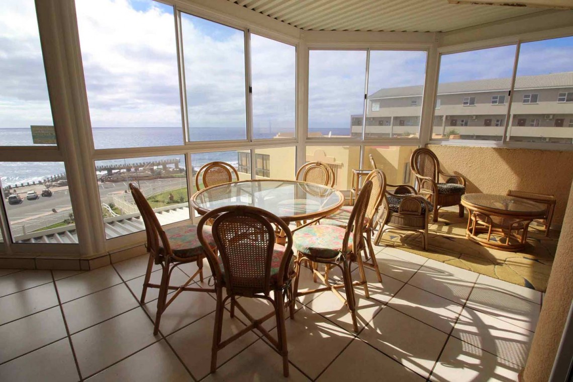 Margate self-catering holiday apartment overlooking the Margate Pier - Mahe 13 sleep 6.