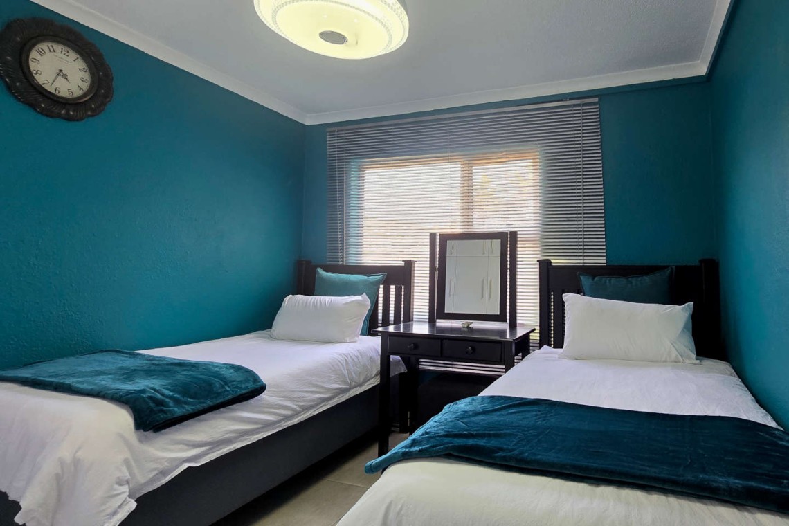Shelly Palms 7 is a 4-sleeper self-catering holiday flat the provides affordable self-catering holiday accommodation on Shelly Beach with WIFI & pool, perfect for weekends, July, August, September, October and December school holidays.