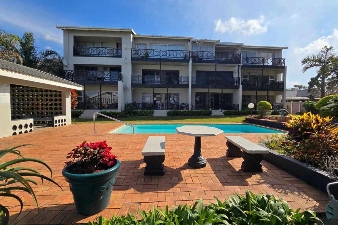 Shelly Palms 7 is a 4-sleeper self-catering holiday flat the provides affordable self-catering holiday accommodation on Shelly Beach with WIFI & pool, perfect for weekends, July, August, September, October and December school holidays.