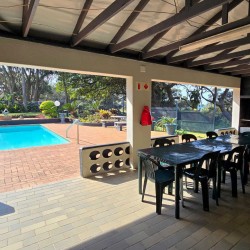 Shelly Palms 7 is a 4-sleeper self-catering holiday flat the provides affordable self-catering holiday accommodation on Shelly Beach with WIFI & pool, perfect for weekends, July, August, September, October and December school holidays.