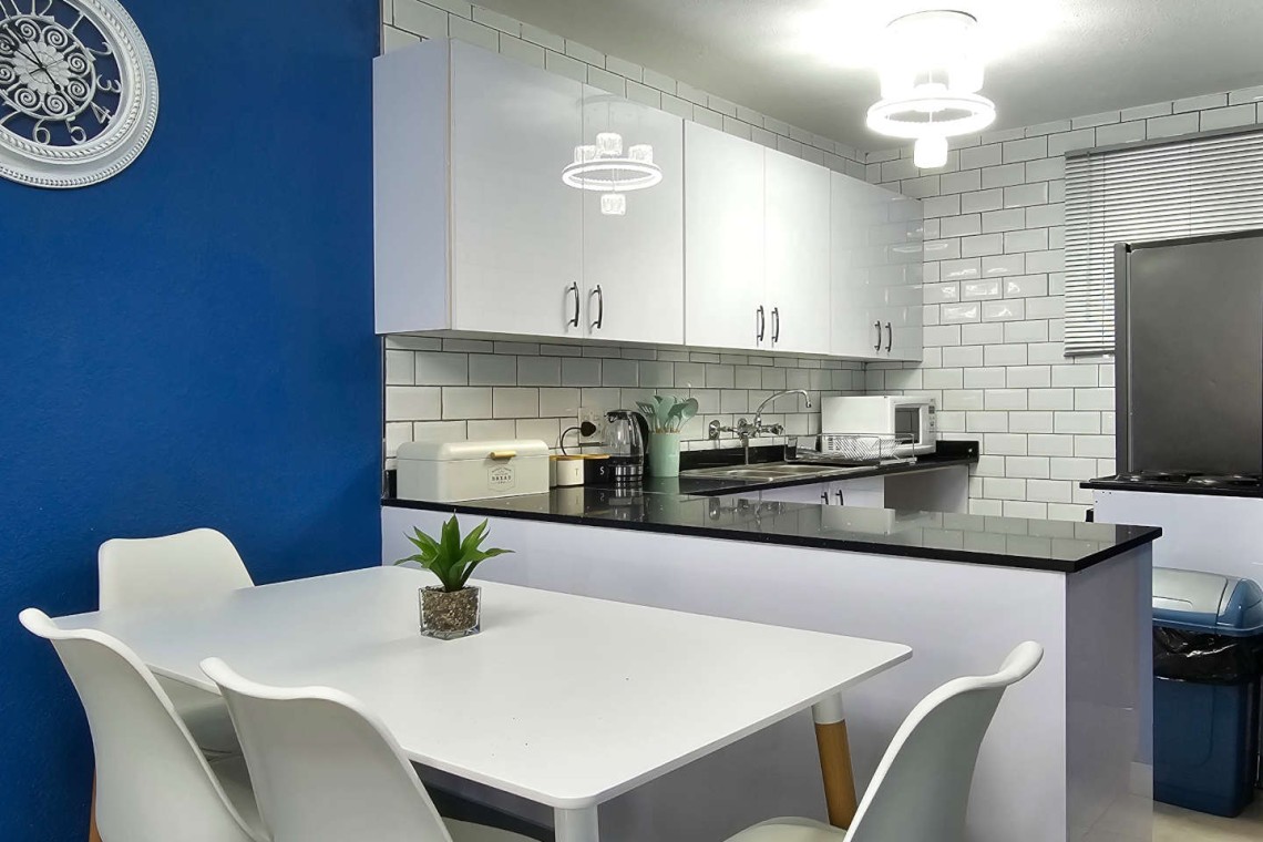 Shelly Palms 7 is a 4-sleeper self-catering holiday flat the provides affordable self-catering holiday accommodation on Shelly Beach with WIFI & pool, perfect for weekends, July, August, September, October and December school holidays.
