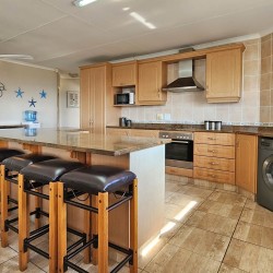 Uvongo Chalets 27 is a self-catering 6 sleeper flat on Lilliecrona Boulevard in Uvongo on the South Coast of KwaZulu Natal in South Africa. The property offers solar power with an inverter, internet, WiFi, Netflix, DSTV and filtered drinking water.