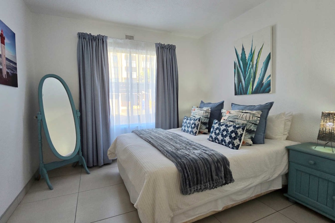 Laguna la Crete 84 on Uvongo Beach seafront and lagoon - selfsorg vakansie - happyholidays
