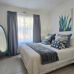 Laguna la Crete 84 on Uvongo Beach seafront and lagoon - selfsorg vakansie - happyholidays