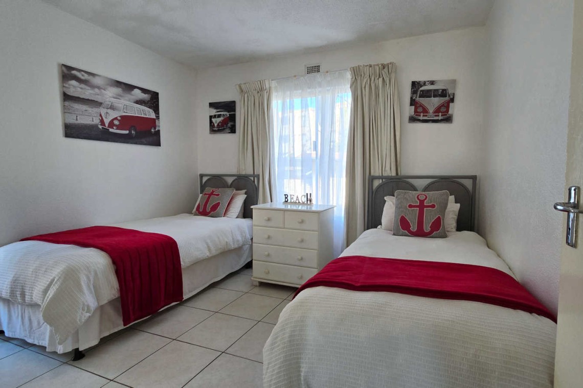 Laguna la Crete 84 on Uvongo Beach seafront and lagoon - selfsorg vakansie - happyholidays