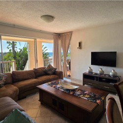 Laguna la Crete 84 on Uvongo Beach seafront and lagoon - selfsorg vakansie - happyholidays