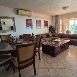 Laguna la Crete 84 on Uvongo Beach seafront and lagoon - selfsorg vakansie - happyholidays