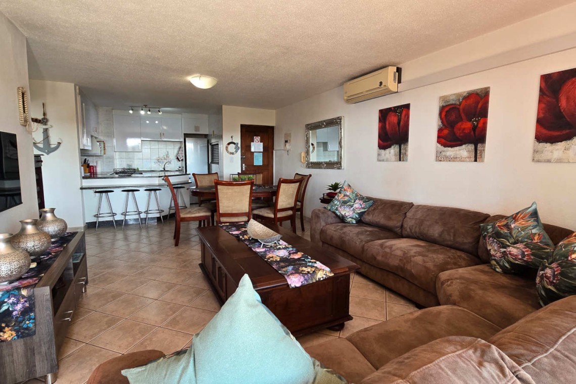 Laguna la Crete 84 on Uvongo Beach seafront and lagoon - selfsorg vakansie - happyholidays