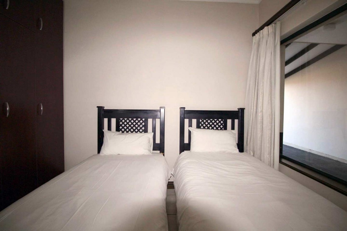 Uvongo self-catering accommodation for long weekends, Easter, July, September, October and December school holidays on the South Coast - Topanga 2
