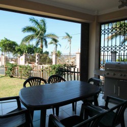 Uvongo self-catering accommodation for long weekends, Easter, July, September, October and December school holidays on the South Coast - Topanga 2