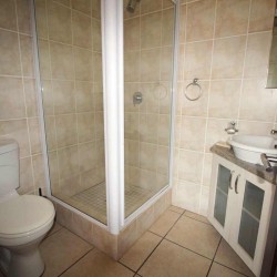 Topanga 34 is an air conditioned luxury 4 sleeper apartment in Uvongo, South Coast of KwaZulu Natal