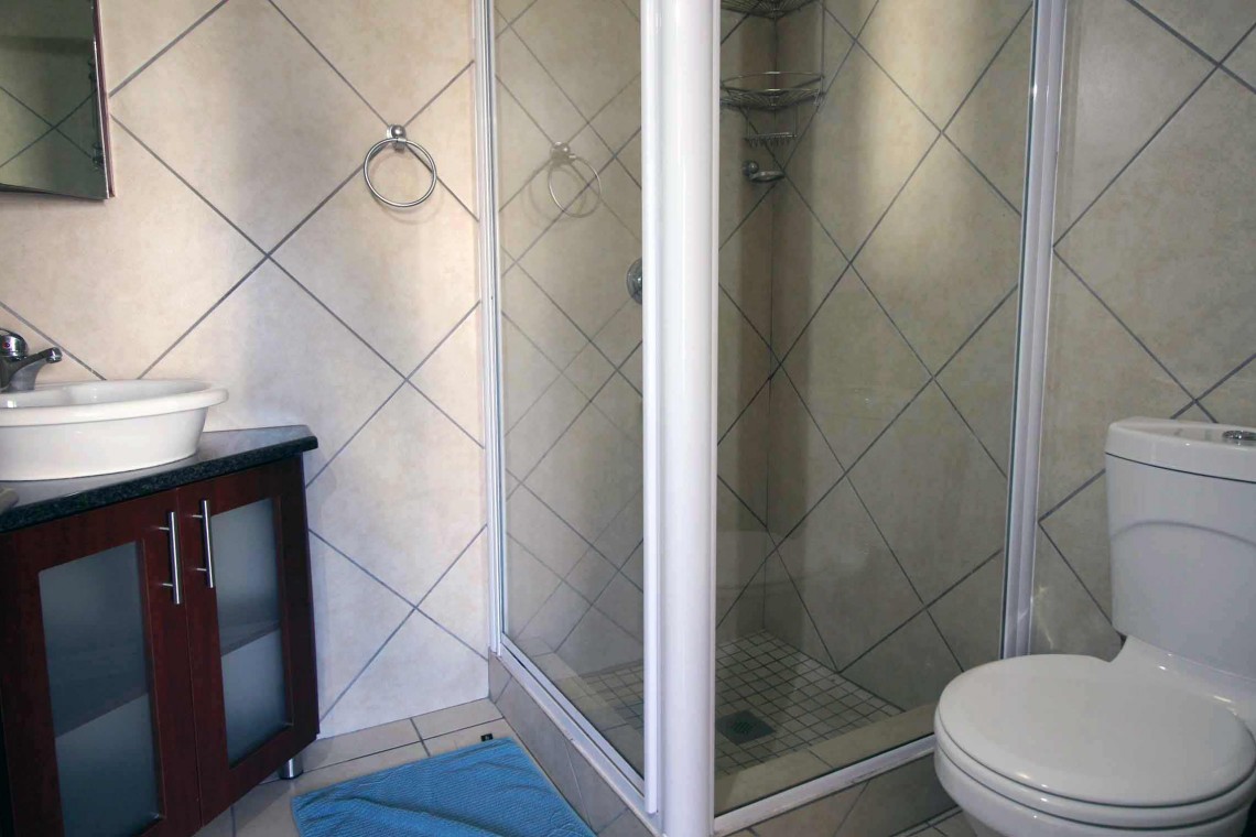 Topanga 45 is an air conditioned luxury 5 sleeper apartment in Uvongo, South Coast of KwaZulu Natal in South Africa