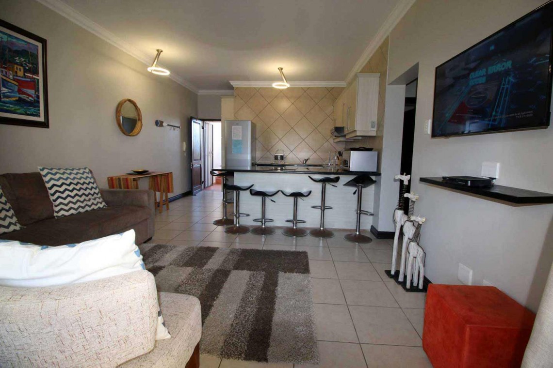 Topanga 45 is an air conditioned luxury 5 sleeper apartment in Uvongo, South Coast of KwaZulu Natal in South Africa