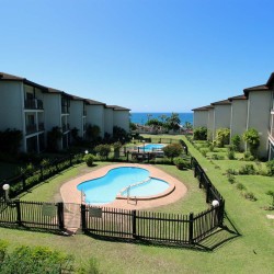 Topanga 36 is a 6 sleeper self-catering holiday flat one road up from the sea front and walking distance to Uvongo Beach, waterfall close to Uvongo town on the South Coast of KwaZulu Natal of South Africa.