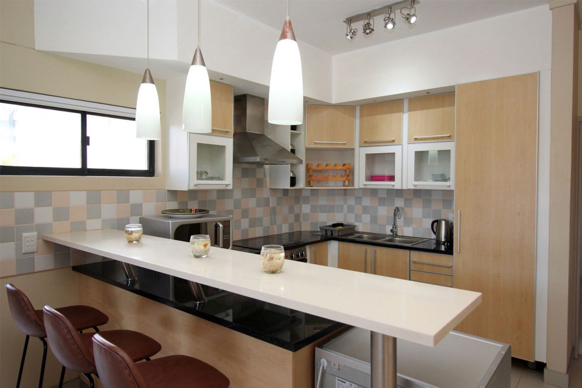 Whale Rock 16 is a 3 bedroom, 6 sleeper self-catering holiday flat in Margate on the South Coast of KZN - The breakfast bar.