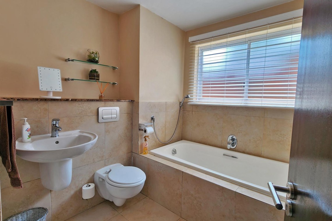 Mystique 1 is a ground floor self-catering, seafront holiday flat in shelly beach