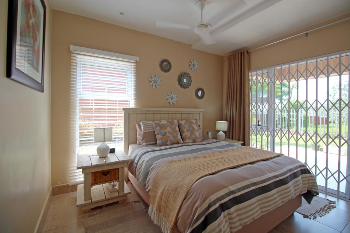 Mystique 1 is a ground floor self-catering, seafront holiday flat in shelly beach