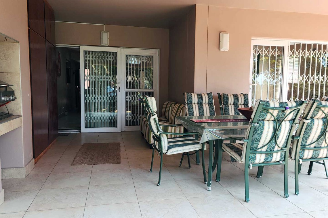 Mystique 1 is a ground floor self-catering, seafront holiday flat in shelly beach