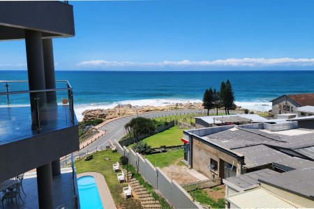 Whale Rock 23 is a 3 bedroom, 6 sleeper self-catering holiday apartment in Margate on the South Coast of KwaZulu Natal.