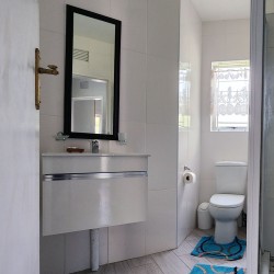 Marine Glen 18 is a 6 sleeper, self-catering holiday home, opposite Ramsgate Beach and the Waffle house in Ramsgate.