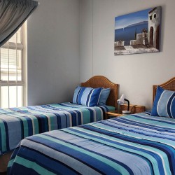 Marine Glen 18 is a 6 sleeper, self-catering holiday home, opposite Ramsgate Beach and the Waffle house in Ramsgate.